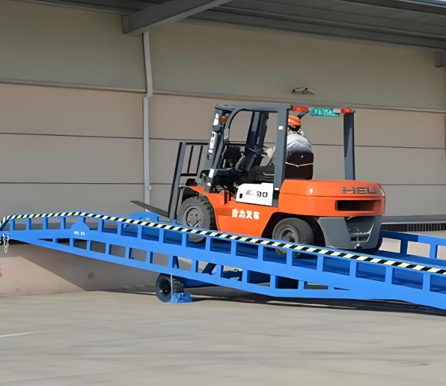 包头移动式卸货平台（叉车用）